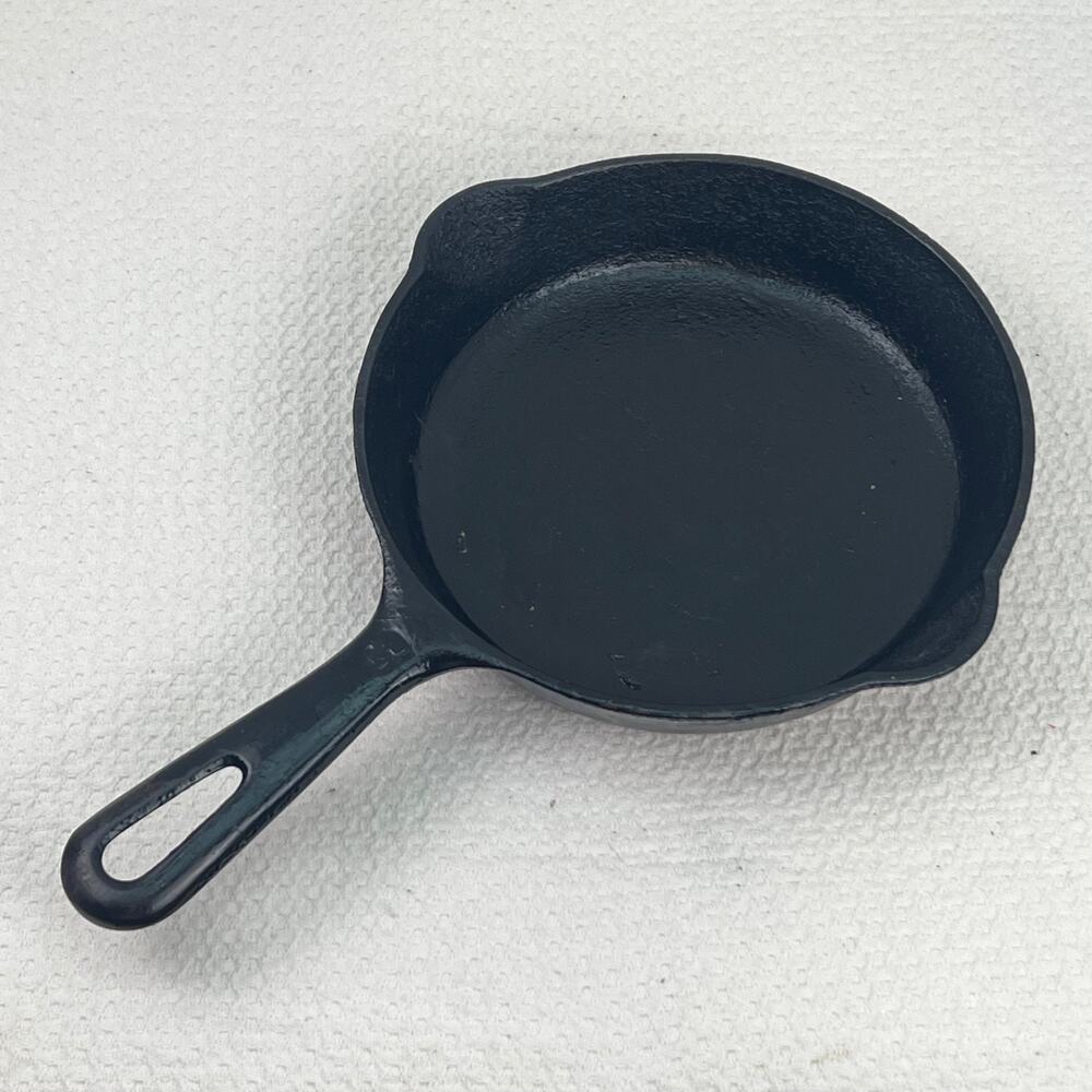 Vintage Griswold No. 3 Cast Iron Skillet 6.5” Made in USA Double Pour Spout